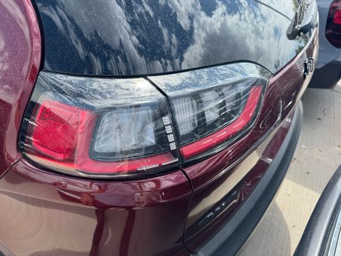 Used 2019 Jeep Cherokee Latitude Plus AWD/4WD image 7