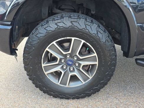 Used 2015 Ford F150 XLT w/ Equipment Group 302A Luxury AWD/4WD image 9