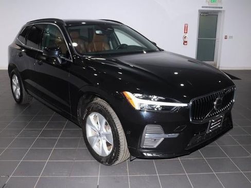 Used 2022 Volvo XC60 B5 Momentum image 7