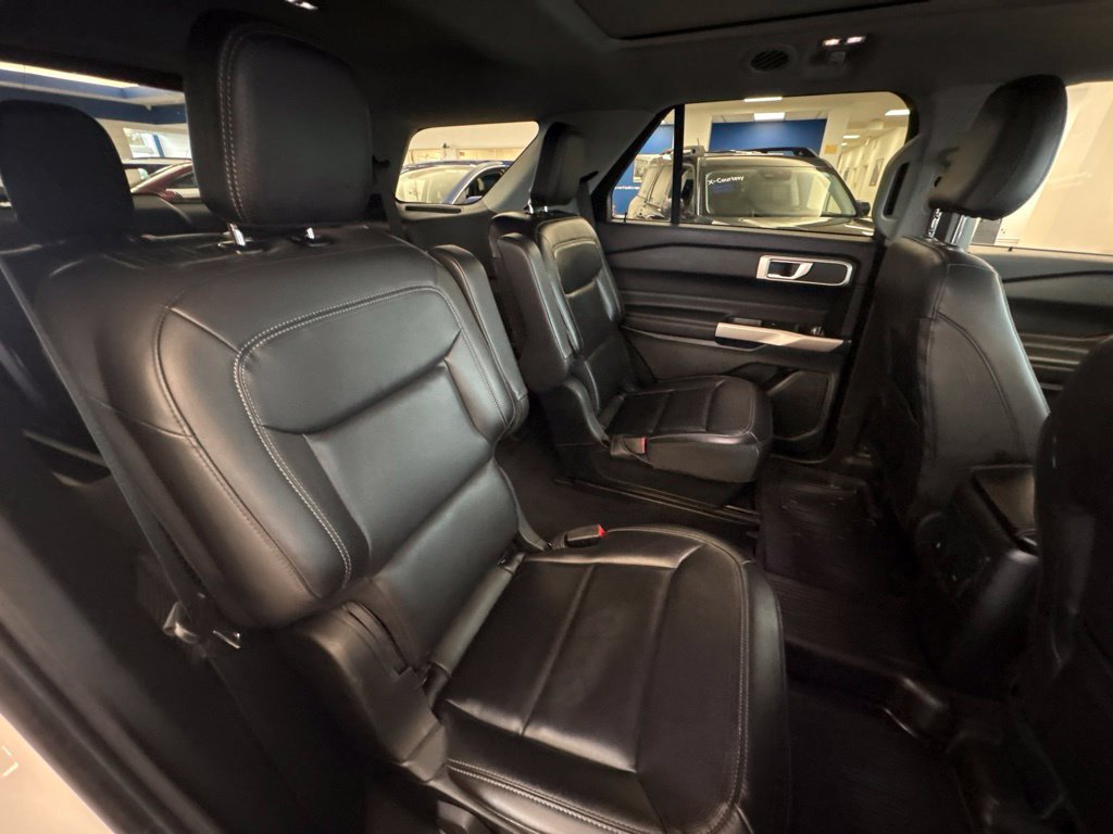 Used 2023 Ford Explorer XLT w/ Equipment Group 202A AWD/4WD image 31