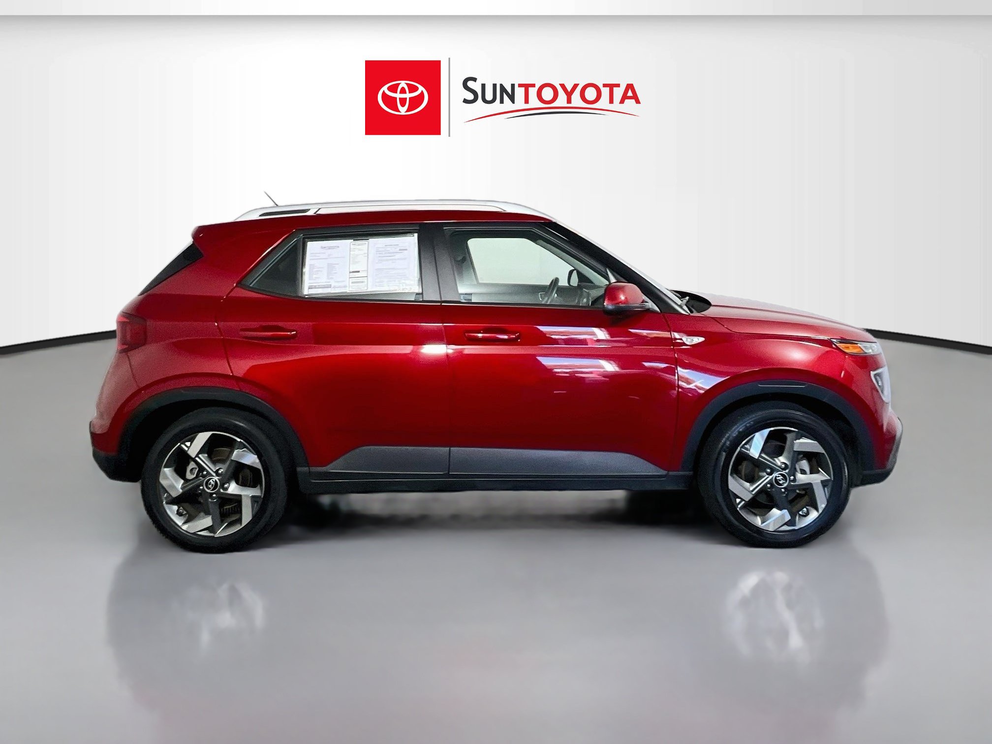 Used 2025 Hyundai Venue SEL FWD image 2