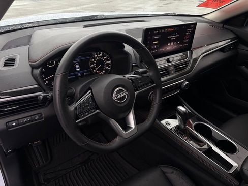 Certified 2024 Nissan Altima 2.5 SR w/ SR Premium Package image 13