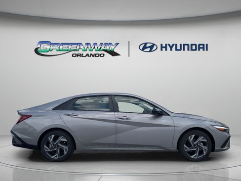 Used 2025 Hyundai Elantra Sport FWD image 9