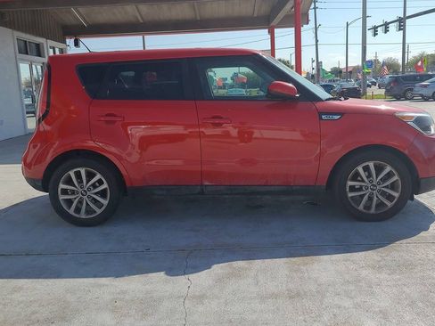 Used 2019 Kia Soul + FWD image 9