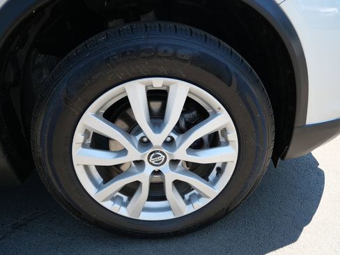Used 2019 Nissan Rogue SV AWD/4WD image 39