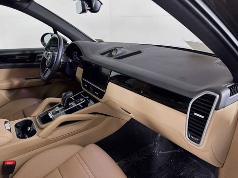 Used 2023 Porsche Cayenne image 60