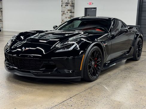 Used 2015 Chevrolet Corvette Z06 w/ 3LZ Preferred Equipment Group image 3