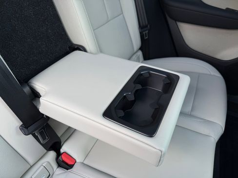 Used 2025 Volvo XC40 B5 Plus w/ Protection Package Premier image 33