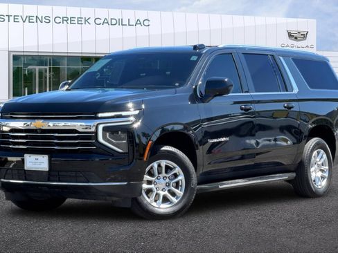 Used 2025 Chevrolet Suburban LT RWD image 7