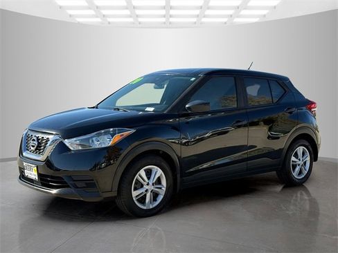 Used 2020 Nissan Kicks S image 3