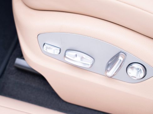 Certified 2026 Porsche Macan AWD/4WD image 15