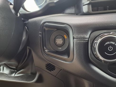 Used 2025 Jeep Wrangler Unlimited Rubicon AWD/4WD image 11