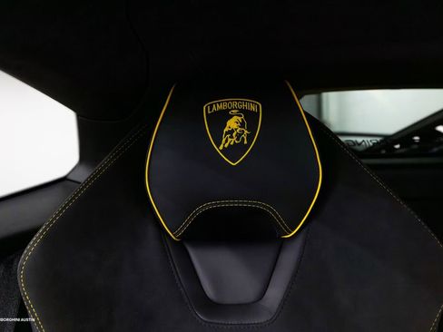 Used 2022 Lamborghini Huracan EVO RWD image 36