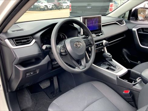 Used 2025 Toyota RAV4 LE image 17