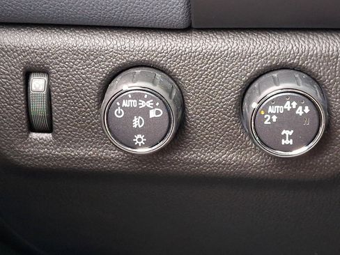 Used 2021 Chevrolet Colorado Z71 w/ Safety Package AWD/4WD image 24