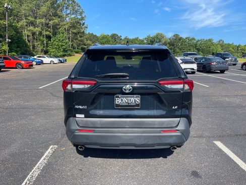 Used 2019 Toyota RAV4 LE FWD image 15