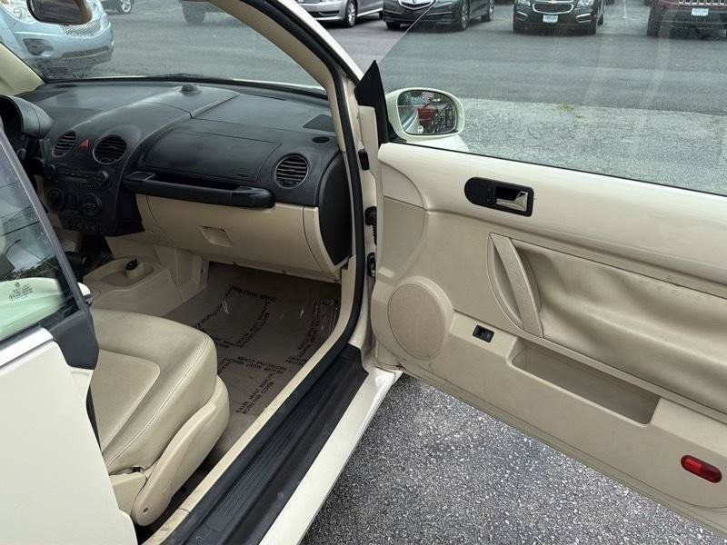 Used 2006 Volkswagen Beetle Convertible w/ Package 1 FWD image 14