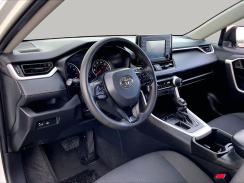 Used 2022 Toyota RAV4 LE FWD image 17