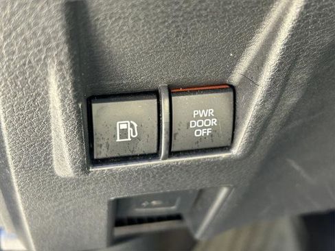 Certified 2023 Toyota Sienna XLE image 31