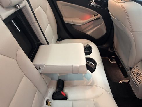 Used 2019 Mercedes-Benz GLA 250 4MATIC image 16