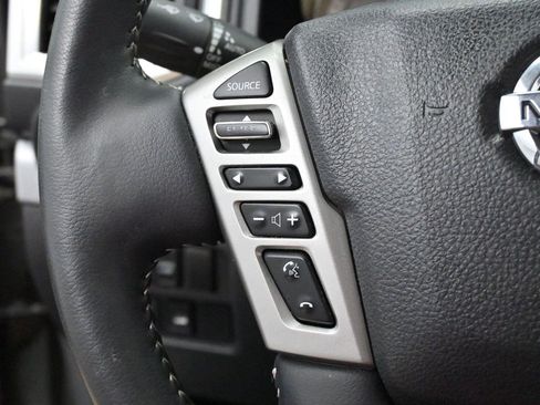 Used 2018 Nissan Titan PRO-4X w/ Pro-4x Convenience Package AWD/4WD image 18