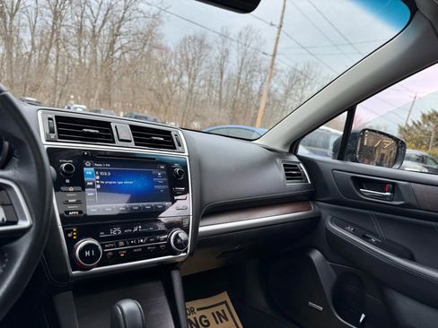 Used 2018 Subaru Outback 2.5i Limited image 11