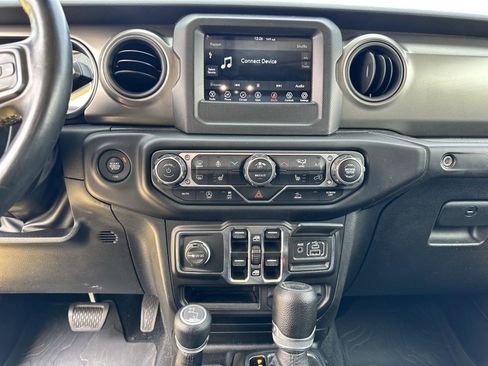 Used 2022 Jeep Wrangler Unlimited Sport image 17