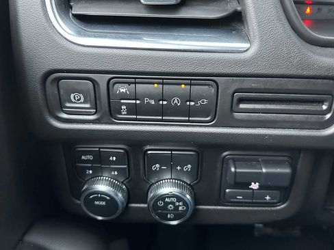 Used 2022 GMC Yukon XL SLE w/ Max Trailering Package image 32