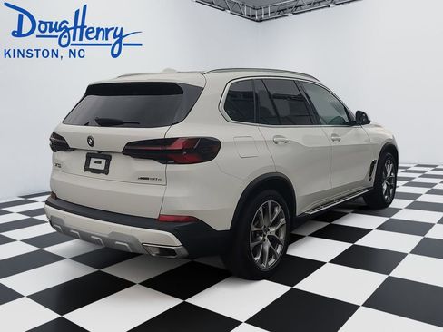 Used 2025 BMW X5 xDrive50e AWD/4WD image 5