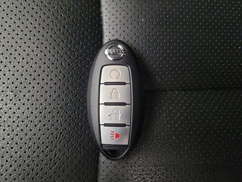 Used 2017 Nissan Rogue Sport SL w/ SL Premium Package image 32