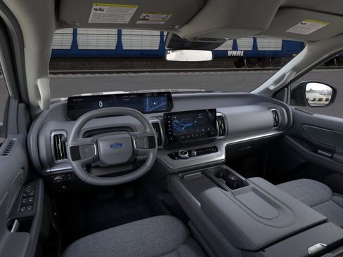 New 2026 Ford Expedition Active image 9