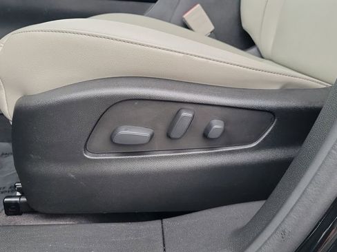 Used 2023 Cadillac XT4 Luxury FWD image 16