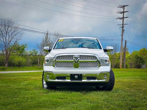 Used 2017 RAM 1500 Laramie w/ Convenience Group AWD/4WD image 8