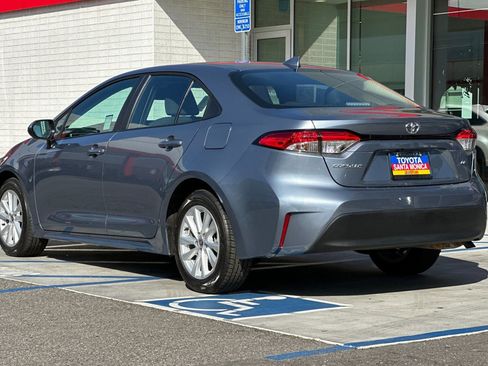 Used 2026 Toyota Corolla LE w/ LE Premium Package FWD image 6