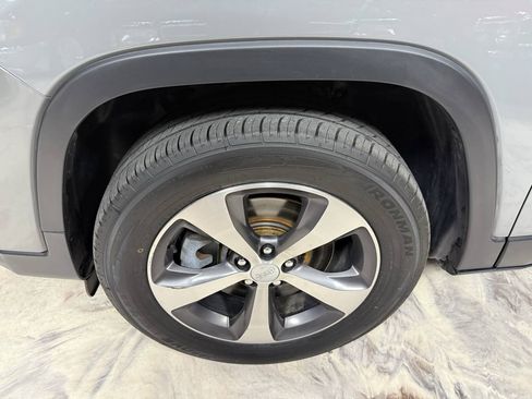 Used 2020 Jeep Cherokee Limited AWD/4WD image 35