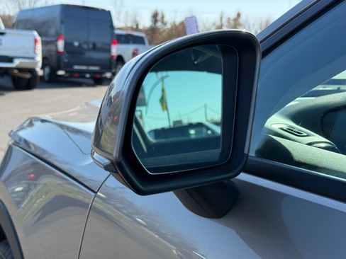 Used 2022 Volvo XC40 T5 Momentum image 35