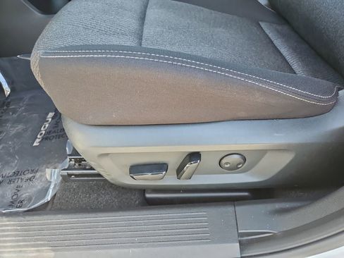 Used 2024 Nissan Rogue SV FWD image 17