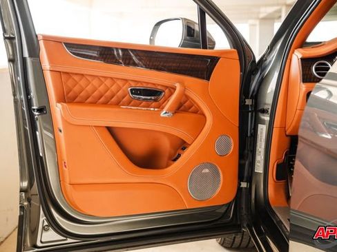 Used 2017 Bentley Bentayga image 69