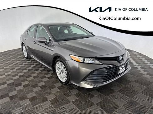 Used 2020 Toyota Camry XLE FWD image 1