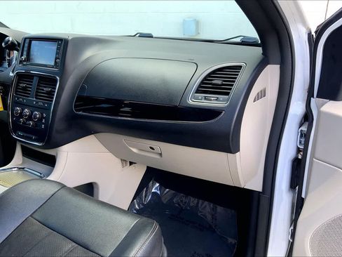 Used 2019 Dodge Grand Caravan SXT FWD image 23