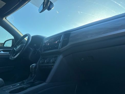 Used 2020 Volkswagen Atlas Cross Sport SE w/ Panoramic Sunroof Package FWD image 25