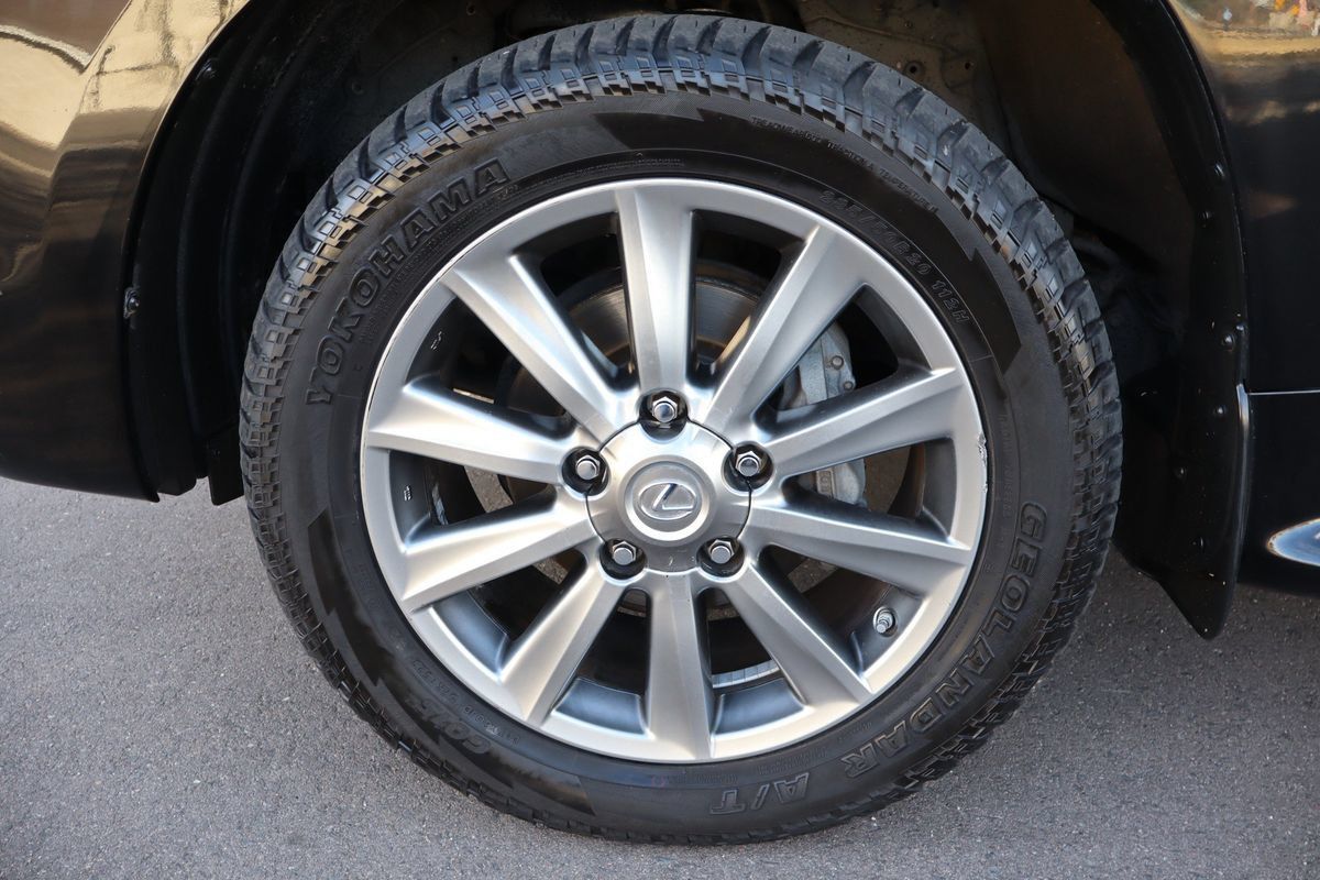 Used 2011 Lexus LX 570 4WD w/ Luxury Pkg image 42