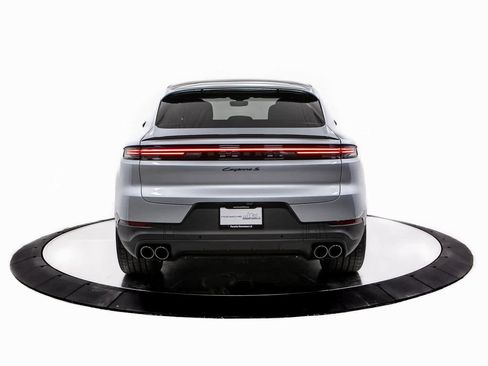 Certified 2025 Porsche Cayenne S image 6