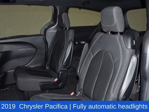 Used 2019 Chrysler Pacifica Touring Plus w/ Advanced Safetytec Group FWD image 29