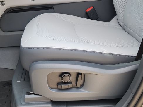 New 2026 Land Rover Defender 110 V8 image 24