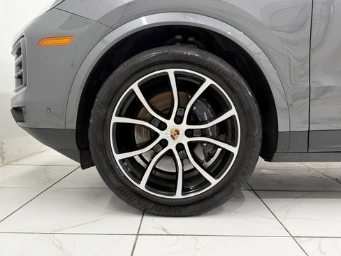 Used 2024 Porsche Cayenne Coupe AWD/4WD image 16