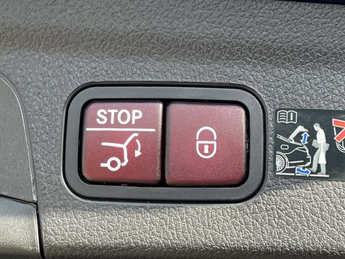 Certified 2025 Mercedes-Benz GLE 350 GLE 350 image 12