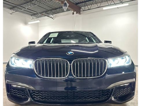 Used 2019 BMW 740i w/ Executive Package image 3