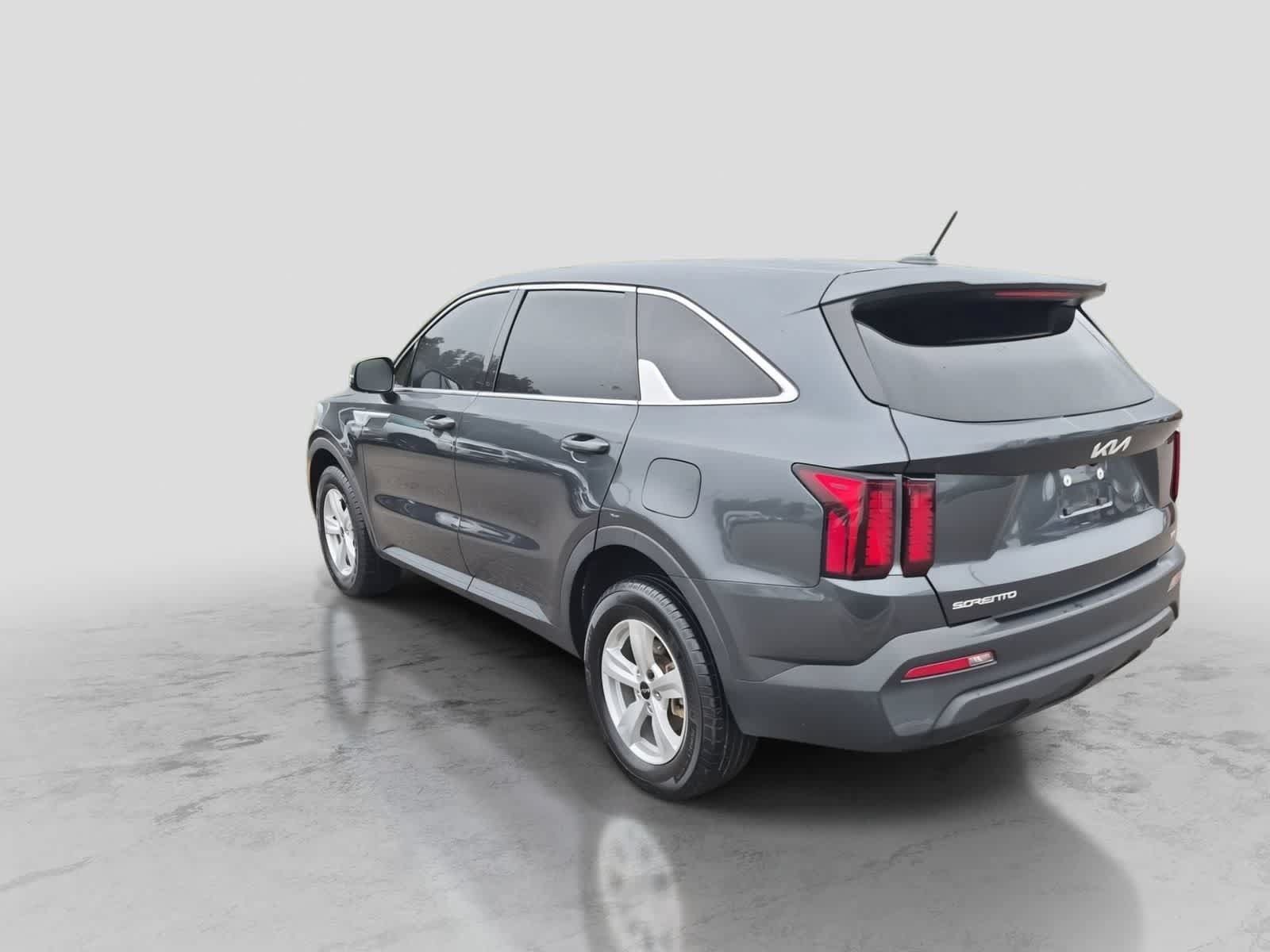 Used 2023 Kia Sorento LX AWD/4WD image 6