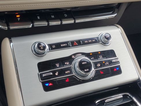 Certified 2024 Lincoln Aviator AWD w/ Premium Package image 18